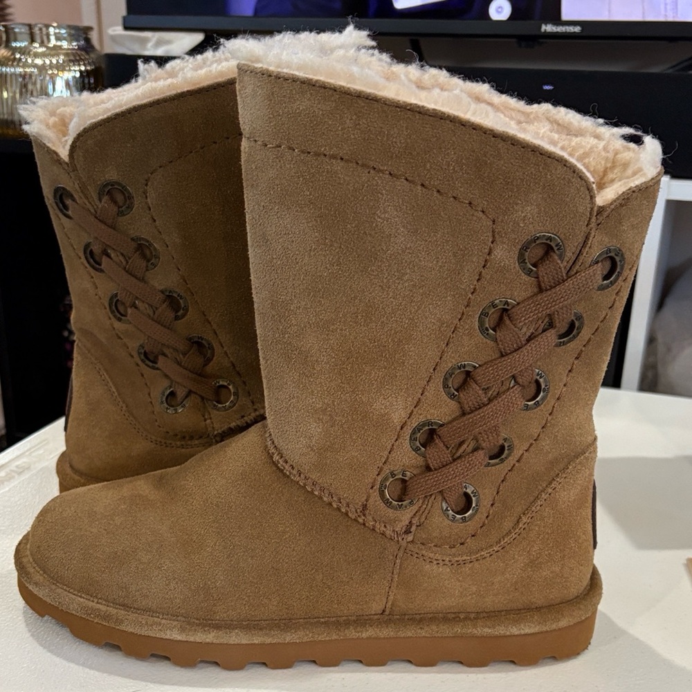 BearPaw Morgan Boot Size 9 EUC